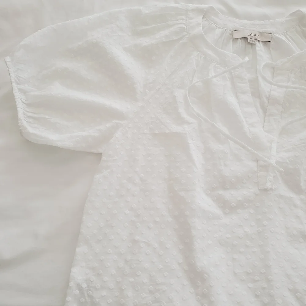 Loft Clip Tie Neck Puff Sleeve Top